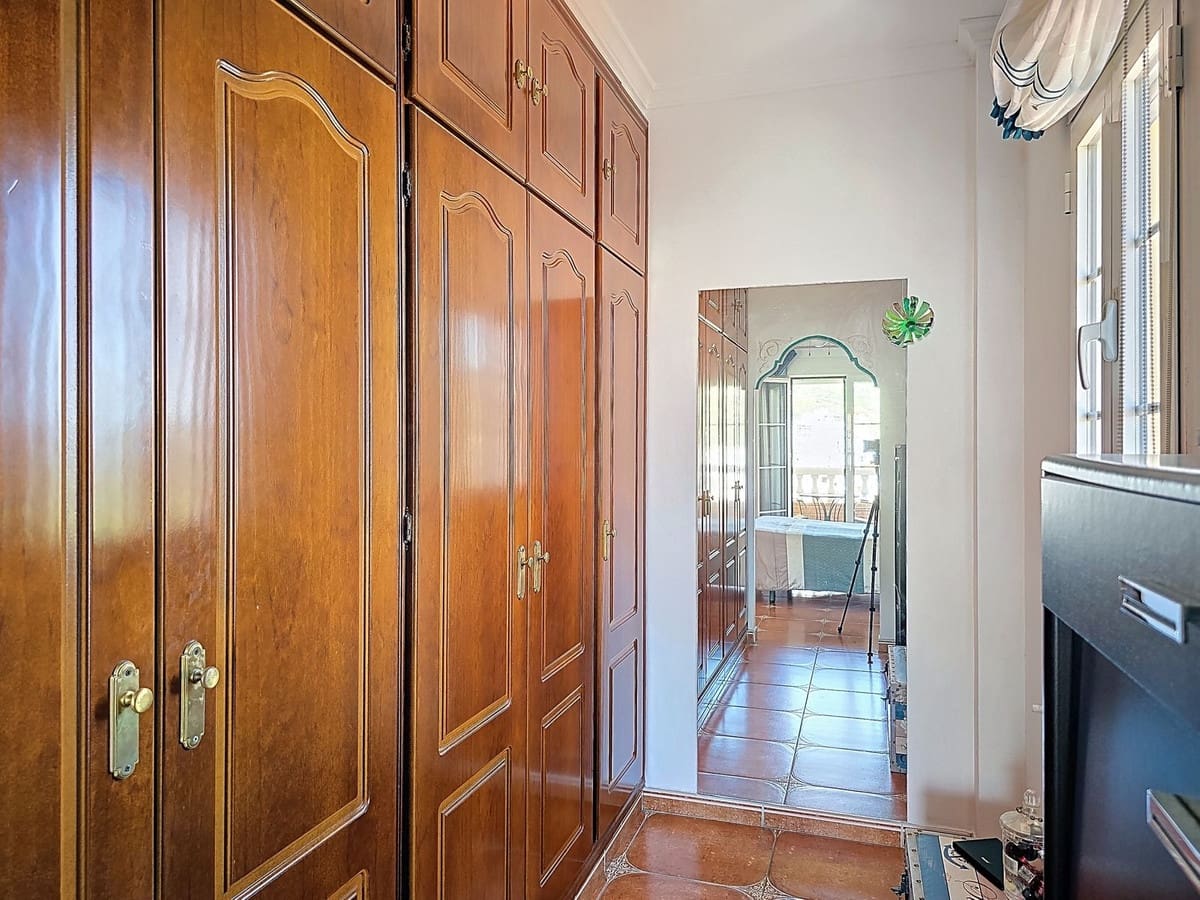 4 quarto Moradia para venda em Canillas de Albaida com piscina garagem - 437 000 € (Ref: 10128786)