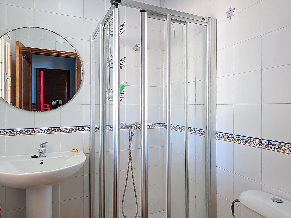 4 quarto Moradia para venda em Canillas de Albaida com piscina garagem - 437 000 € (Ref: 10128786)