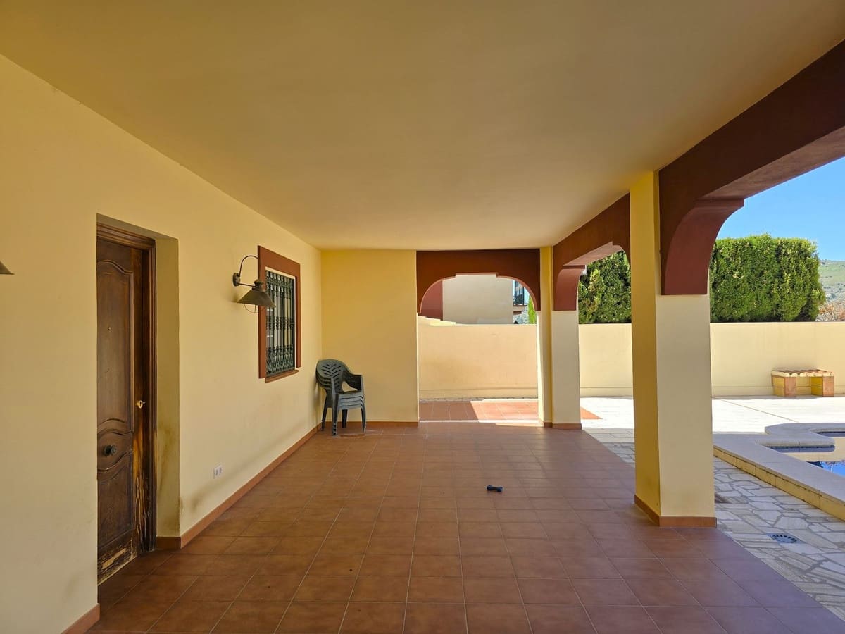 4 quarto Moradia para venda em Canillas de Albaida com piscina garagem - 437 000 € (Ref: 10128786)