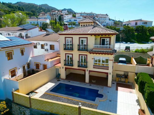 4 quarto Moradia para venda em Canillas de Albaida com piscina garagem - 437 000 € (Ref: 10128786)