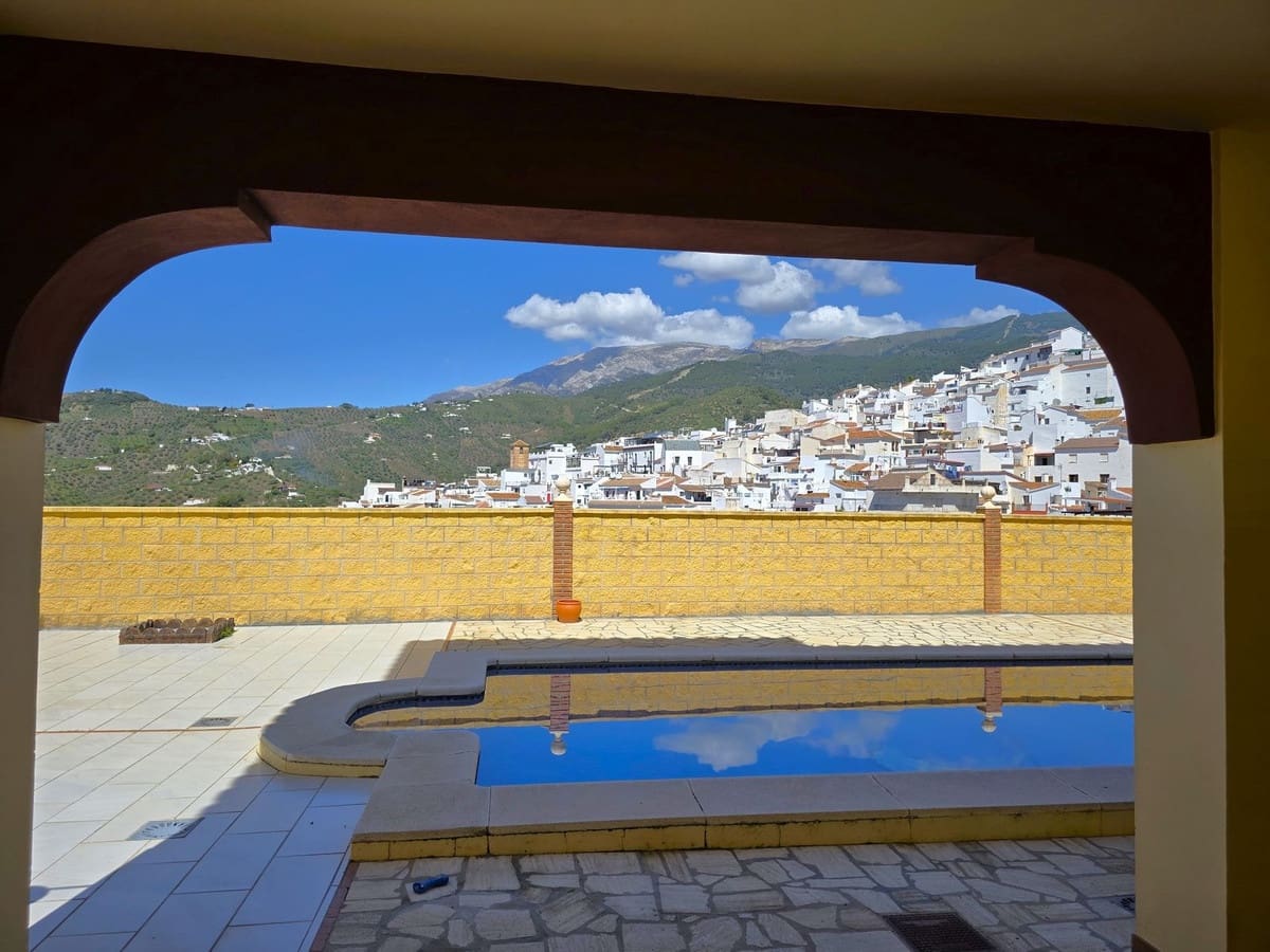4 quarto Moradia para venda em Canillas de Albaida com piscina garagem - 437 000 € (Ref: 10128786)