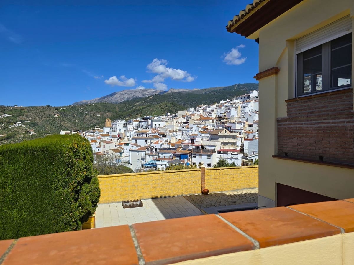 4 quarto Moradia para venda em Canillas de Albaida com piscina garagem - 437 000 € (Ref: 10128786)