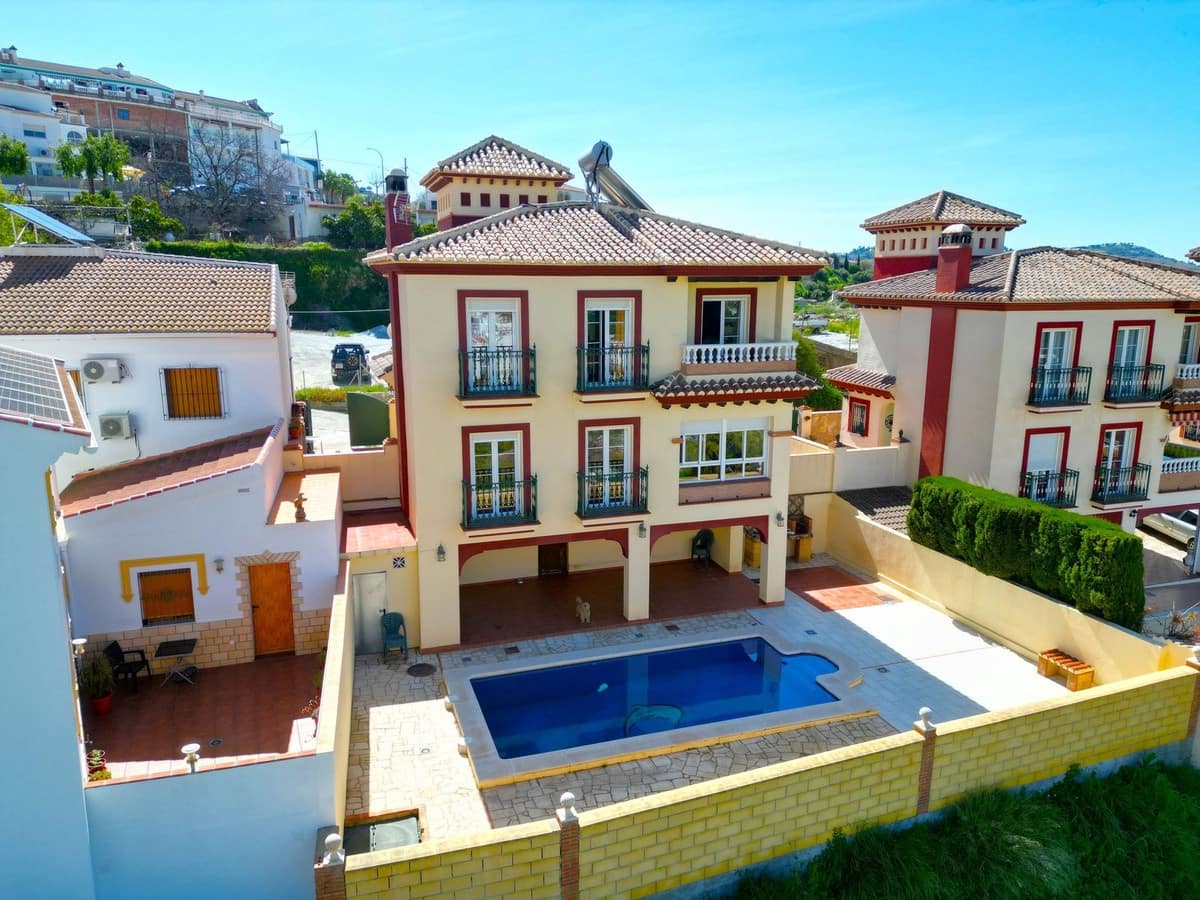 4 quarto Moradia para venda em Canillas de Albaida com piscina garagem - 437 000 € (Ref: 10128786)