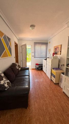 Bungalow de 3 habitaciones en Los Europeos, Torrevieja en venta con garaje - 264.000 € (Ref: 10128970)