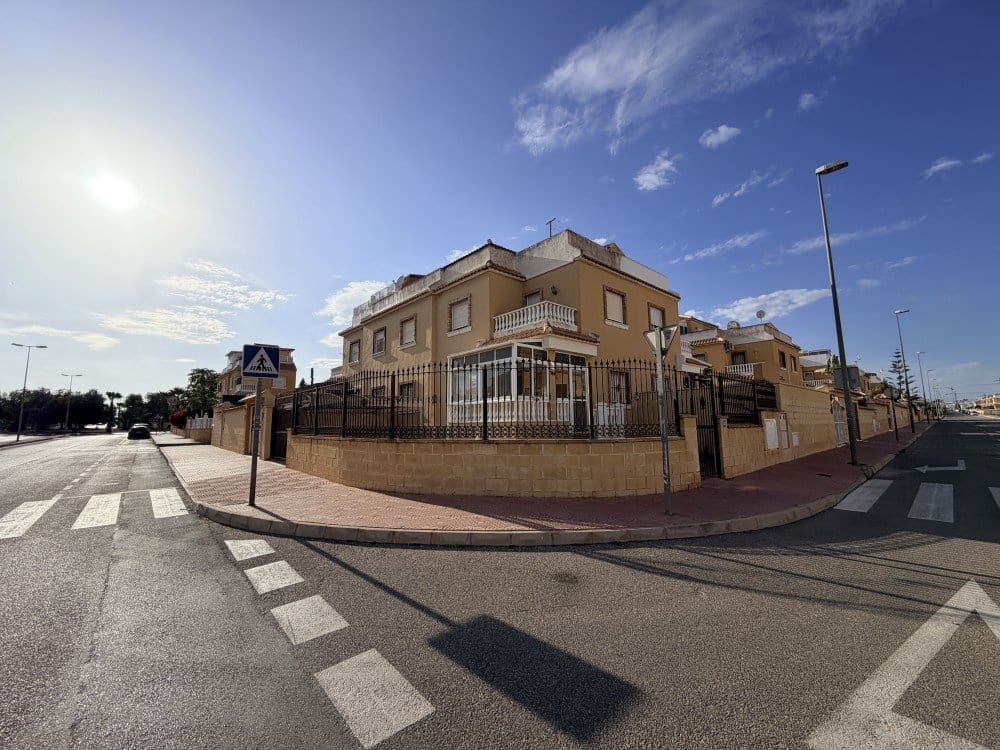 3 camera da letto Casa in vendita in Ciudad Quesada con piscina garage - 220.000 € (Rif: 10128978)
