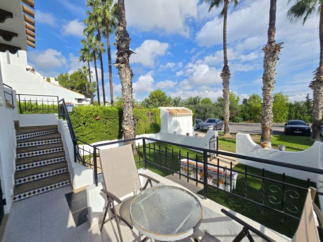 Adosado de 2 habitaciones en Villamartin, Orihuela en venta con piscina - 210.000 € (Ref: 10129010)