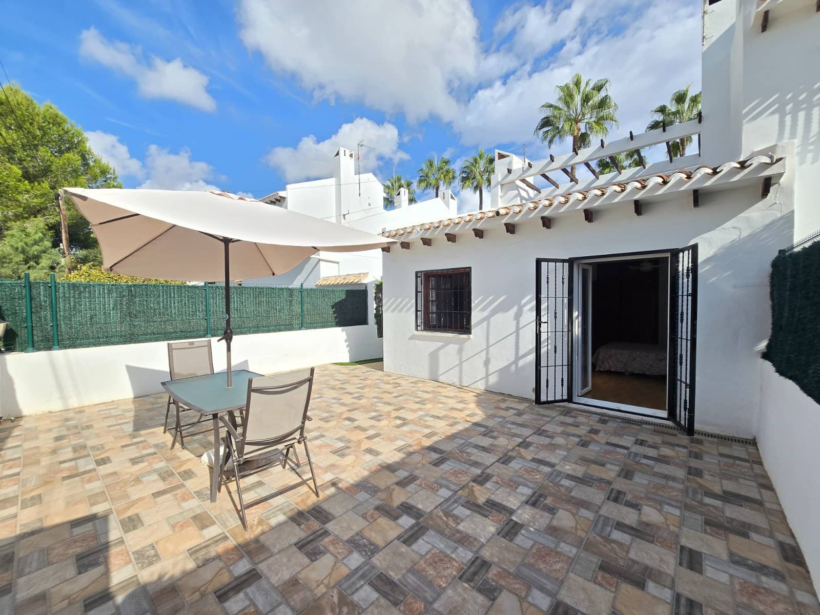 2 slaapkamer Rijtjeshuis te koop in Villamartin met zwembad - € 210.000 (Ref: 10129010)