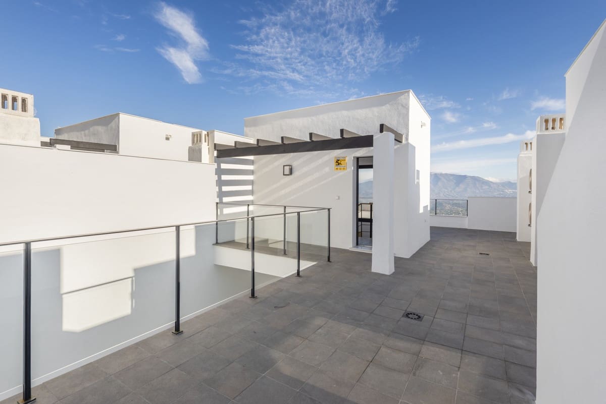 3 soveværelse Byhus til salg i Marbella med swimmingpool garage - € 575.000 (Ref: 10133883)