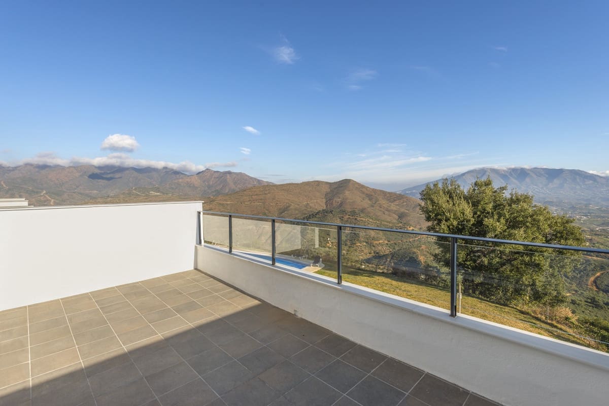 3 soveværelse Byhus til salg i Marbella med swimmingpool garage - € 575.000 (Ref: 10133883)