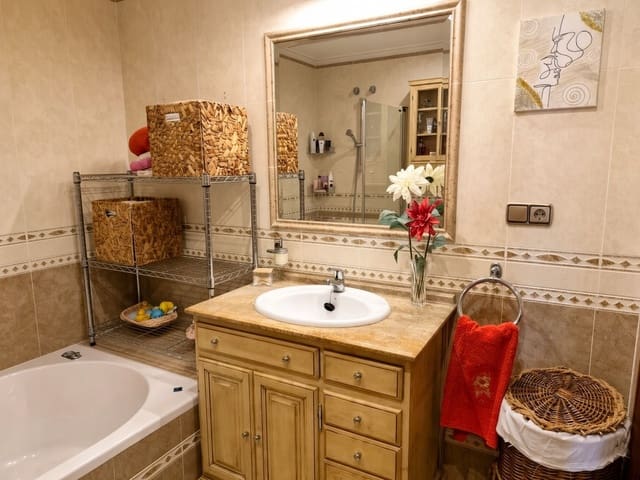 4 slaapkamer Appartement te koop in Zona Calvario, Estepona met garage - € 625.000 (Ref: 10133905)