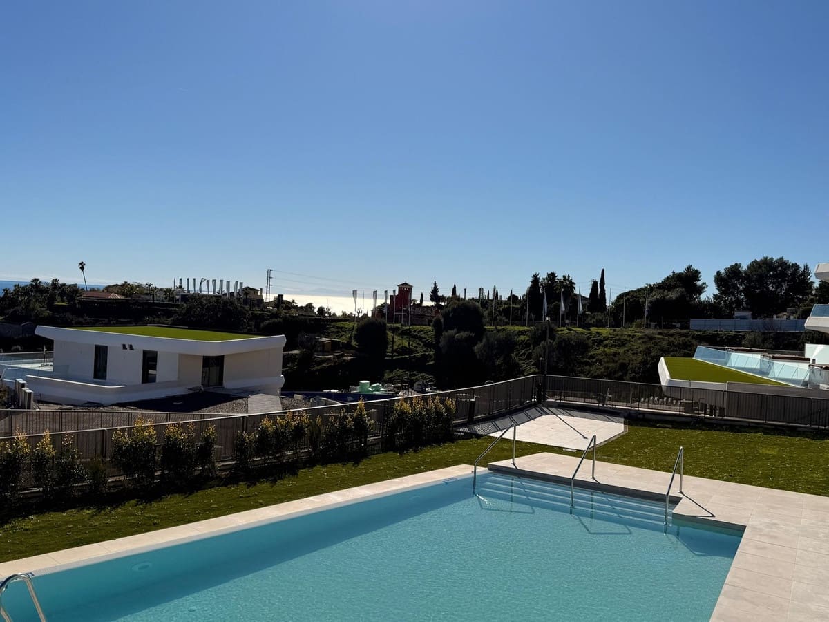 3 chambre Appartement à vendre à Estepona avec piscine garage - 940 000 € (Ref: 10133945)
