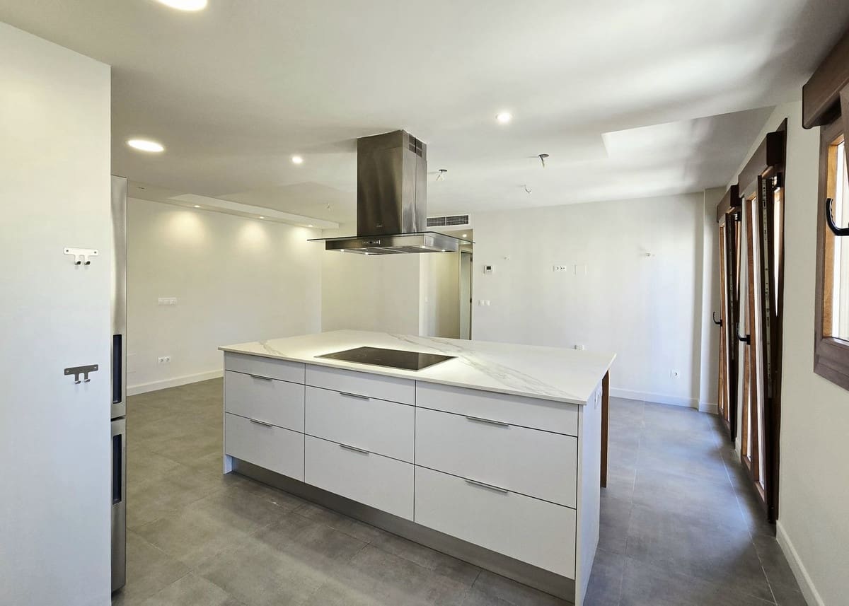 Apartamento de 3 habitaciones en Málaga ciudad en venta con garaje - 649.900 € (Ref: 10133947)