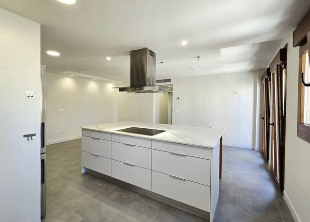 Apartamento de 3 habitaciones en Centro Historico, Málaga ciudad en venta con garaje - 649.900 € (Ref: 10133947)