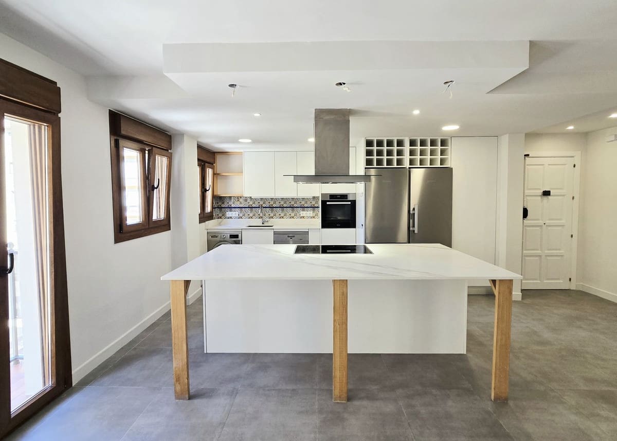 Apartamento de 3 habitaciones en Málaga ciudad en venta con garaje - 649.900 € (Ref: 10133947)