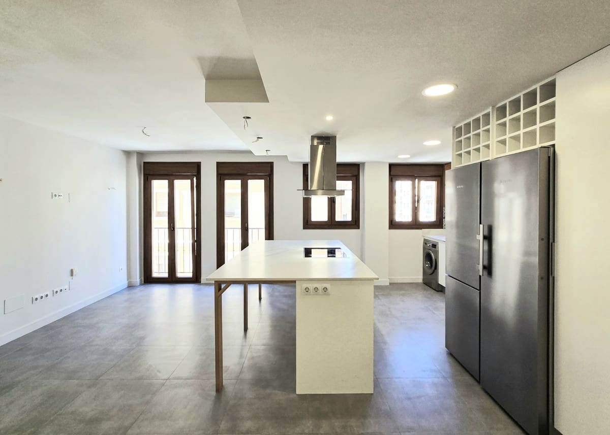 Apartamento de 3 habitaciones en Málaga ciudad en venta con garaje - 649.900 € (Ref: 10133947)