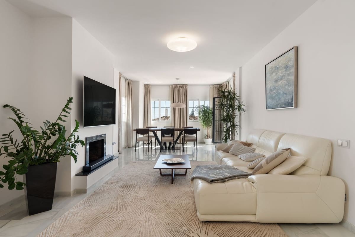 3 soverom Leilighet til salgs i Nueva Andalucia med svømmebasseng - € 1 150 000 (Ref: 10133948)