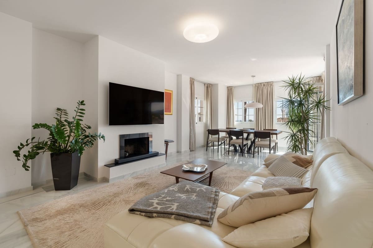 3 soverom Leilighet til salgs i Nueva Andalucia med svømmebasseng - € 1 150 000 (Ref: 10133948)