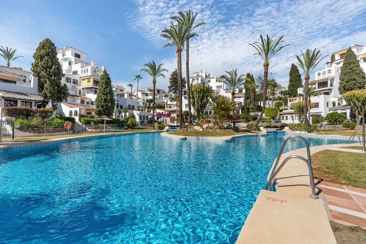 3 soverom Leilighet til salgs i Nueva Andalucia med svømmebasseng - € 1 150 000 (Ref: 10133948)