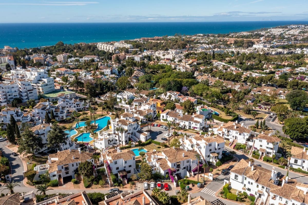 3 soverom Leilighet til salgs i Nueva Andalucia med svømmebasseng - € 1 150 000 (Ref: 10133948)