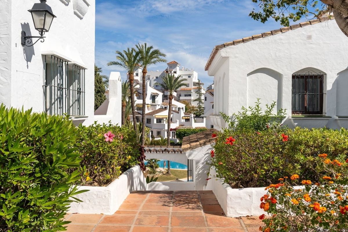 3 soverom Leilighet til salgs i Nueva Andalucia med svømmebasseng - € 1 150 000 (Ref: 10133948)