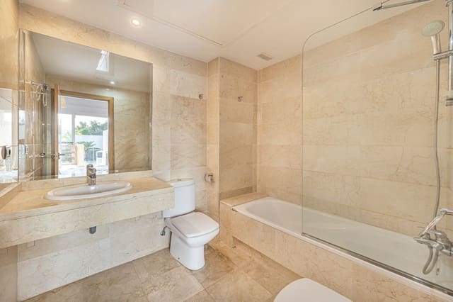 1 soverom Leilighet til salgs i El Paraiso, Estepona med svømmebasseng garasje - € 275 000 (Ref: 10133952)