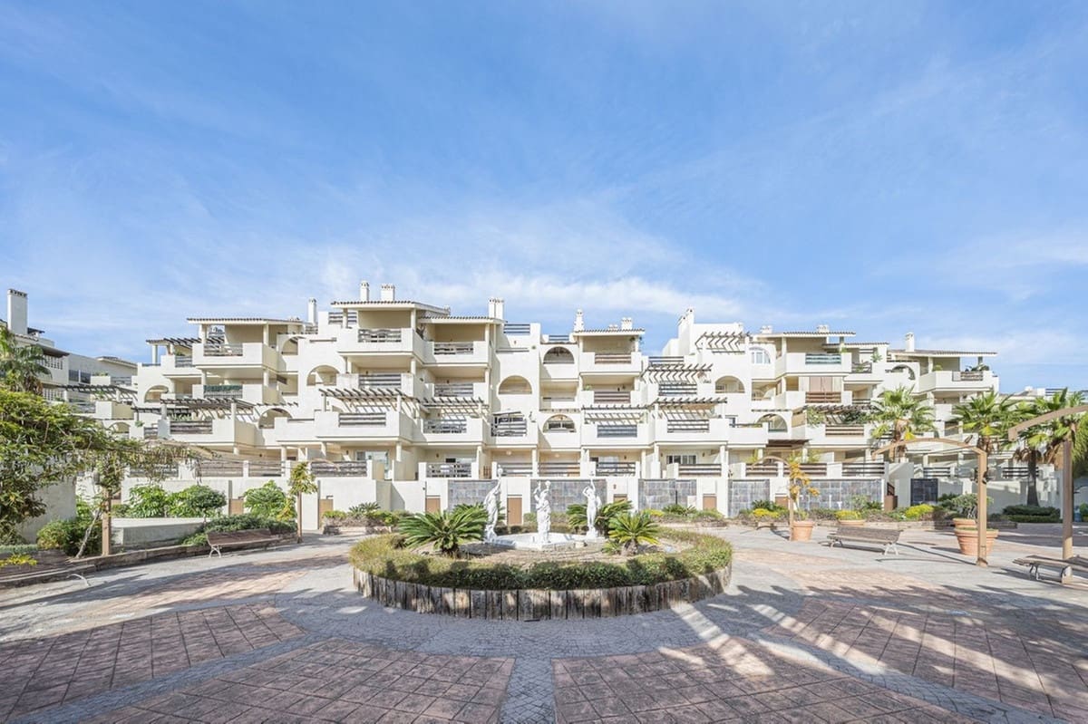 1 soverom Leilighet til salgs i El Paraiso med svømmebasseng garasje - € 275 000 (Ref: 10133952)