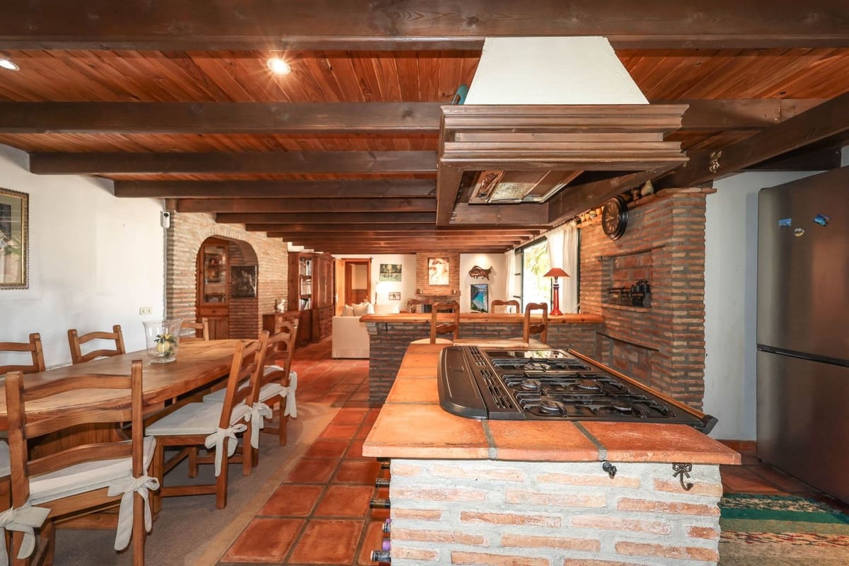 3 Zimmer Villa zu verkaufen in Guaro mit Pool Garage - 550.000 € (Ref: 10133959)