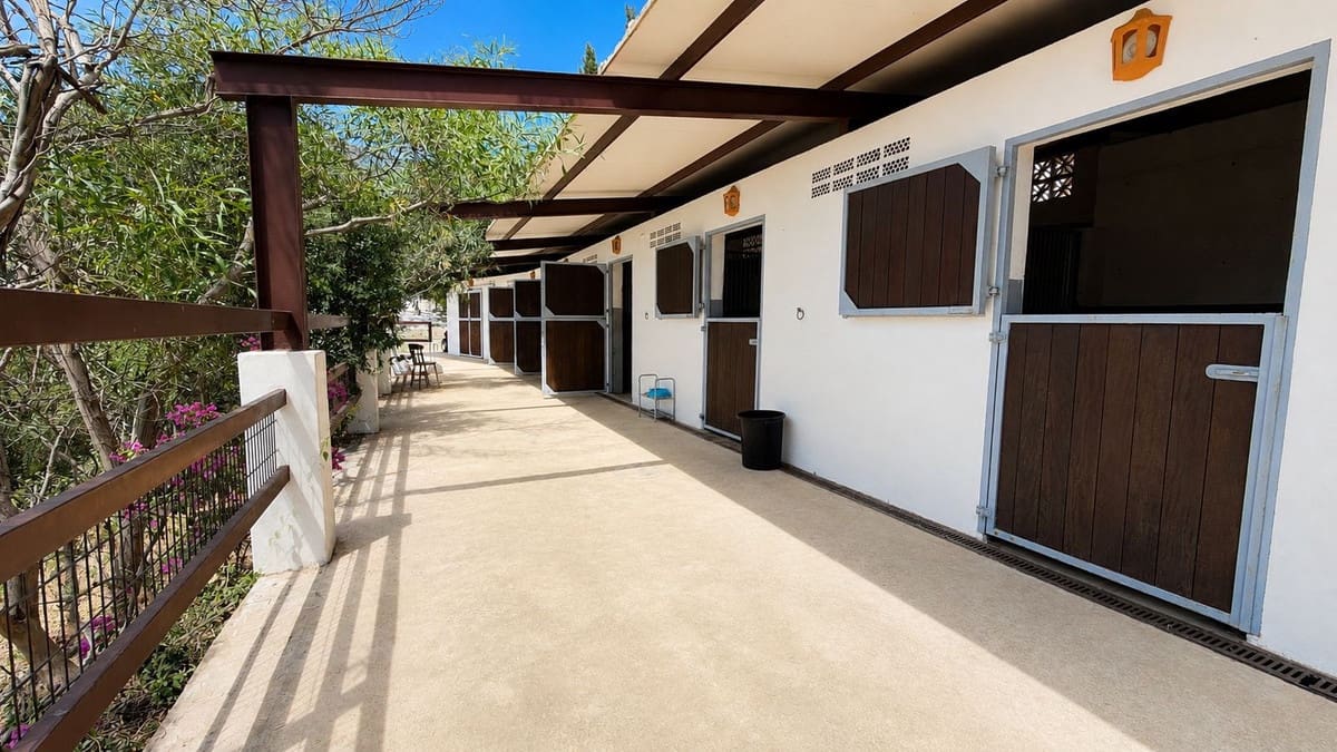 4 soveværelse Finca/Landehus til salg i Mijas med swimmingpool - € 2.375.000 (Ref: 10133966)