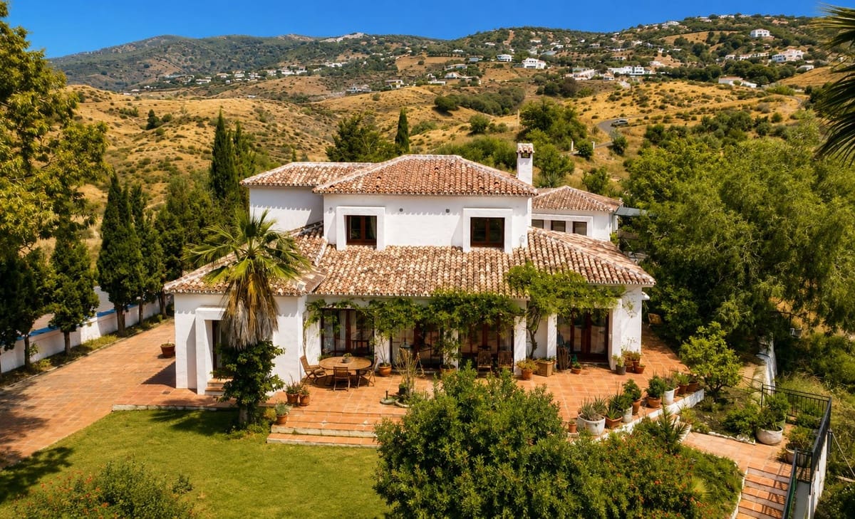 4 soveværelse Finca/Landehus til salg i Mijas med swimmingpool - € 2.375.000 (Ref: 10133966)