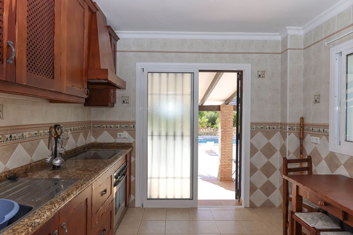 3 Zimmer Villa zu verkaufen in Guaro mit Pool Garage - 540.000 € (Ref: 10133967)