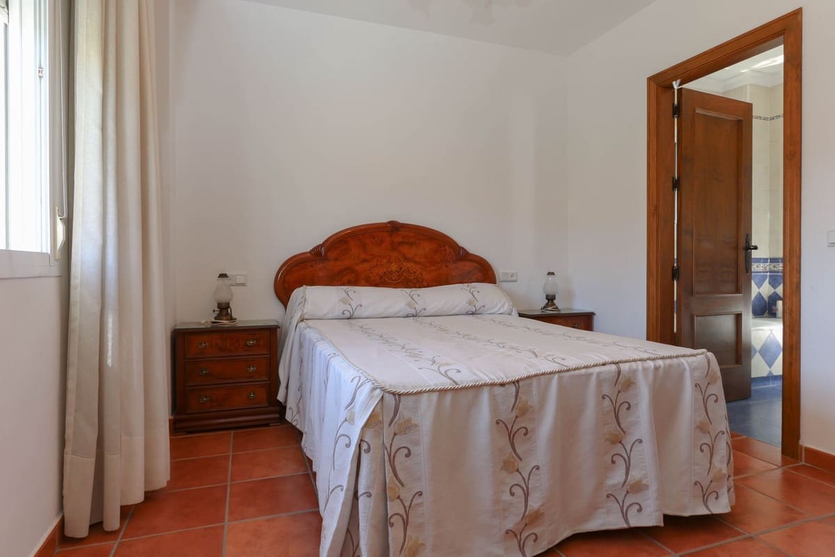 3 Zimmer Villa zu verkaufen in Guaro mit Pool Garage - 540.000 € (Ref: 10133967)