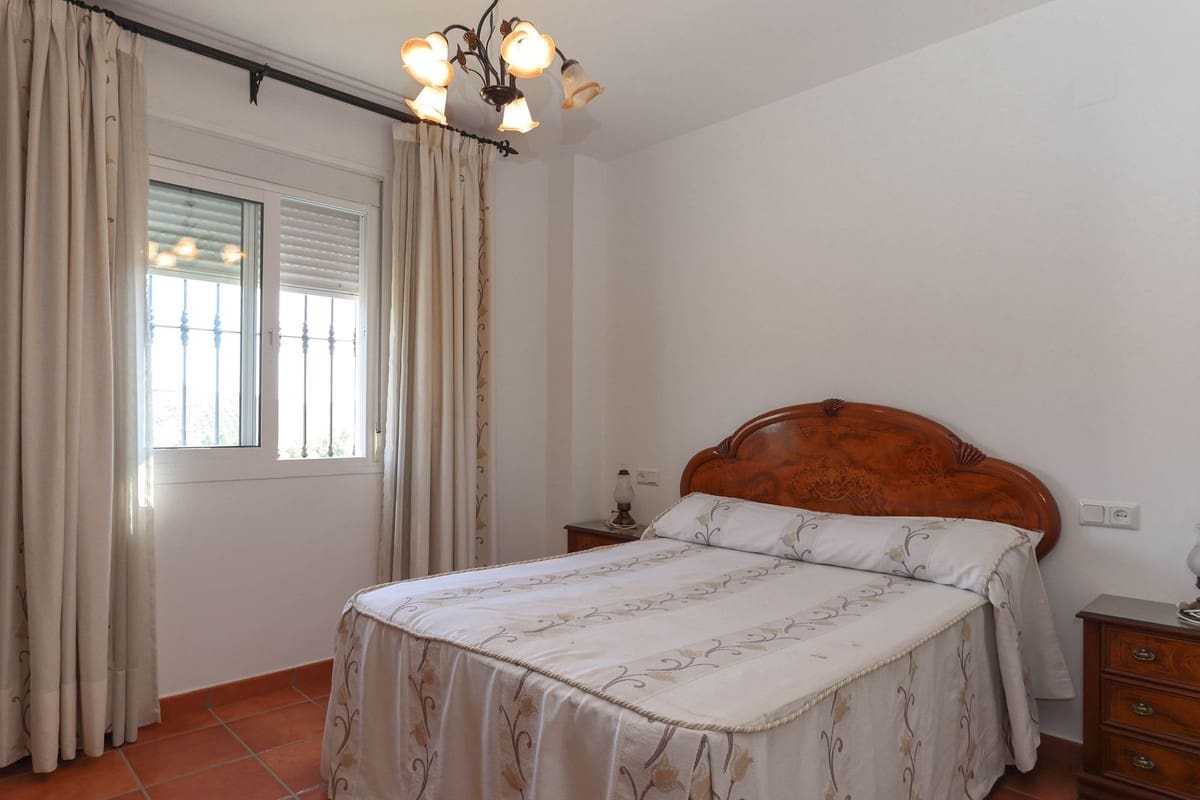 3 Zimmer Villa zu verkaufen in Guaro mit Pool Garage - 540.000 € (Ref: 10133967)