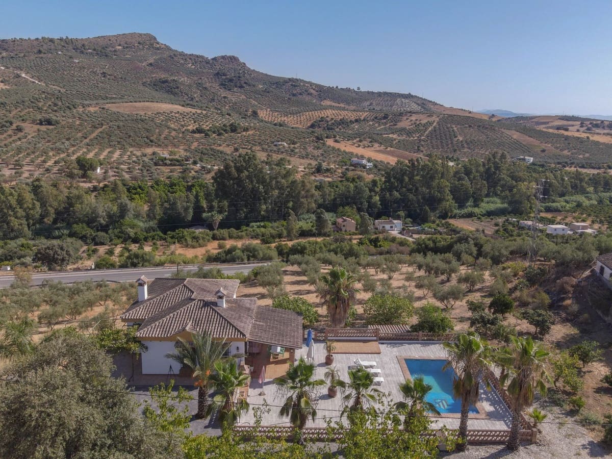 3 Zimmer Villa zu verkaufen in Guaro mit Pool Garage - 540.000 € (Ref: 10133967)
