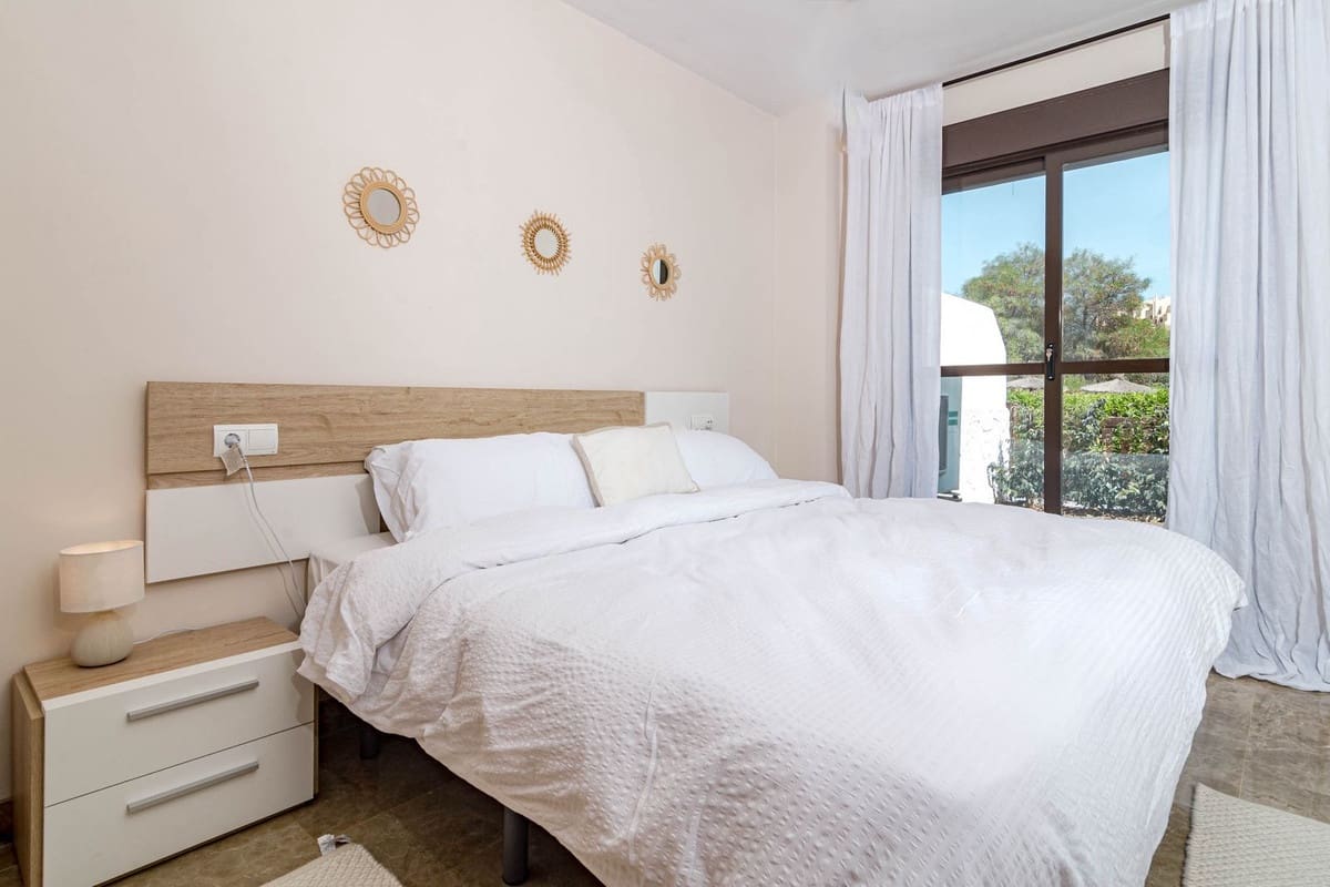 Apartamento de 2 habitaciones en New Golden Mile en venta con piscina garaje - 329.000 € (Ref: 10134003)