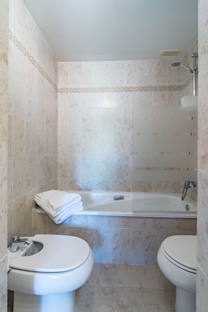 Apartamento de 2 habitaciones en New Golden Mile en venta con piscina garaje - 329.000 € (Ref: 10134003)