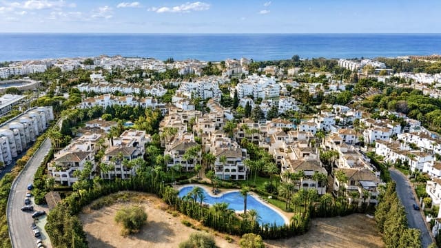 2 quarto Apartamento para venda em Las Brisas, Marbella com piscina - 595 000 € (Ref: 10134020)
