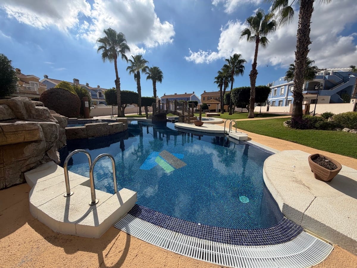 Apartamento de 2 habitaciones en Orihuela en venta con piscina - 205.000 € (Ref: 10134050)
