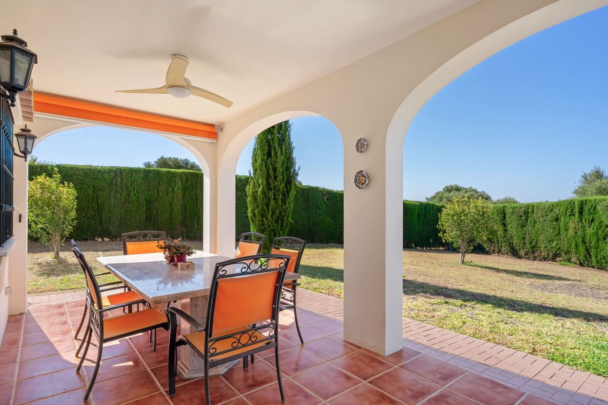 4 sovrum Villa till salu i Estepona med pool garage - 850 000 € (Ref: 10134150)