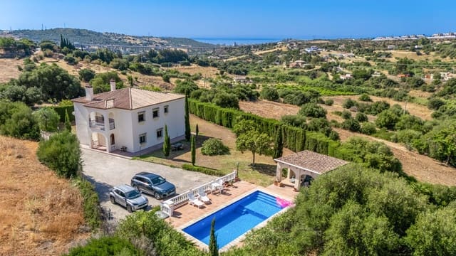 4 sovrum Villa till salu i Atalaya-Isdabe, Estepona med pool garage - 850 000 € (Ref: 10134150)