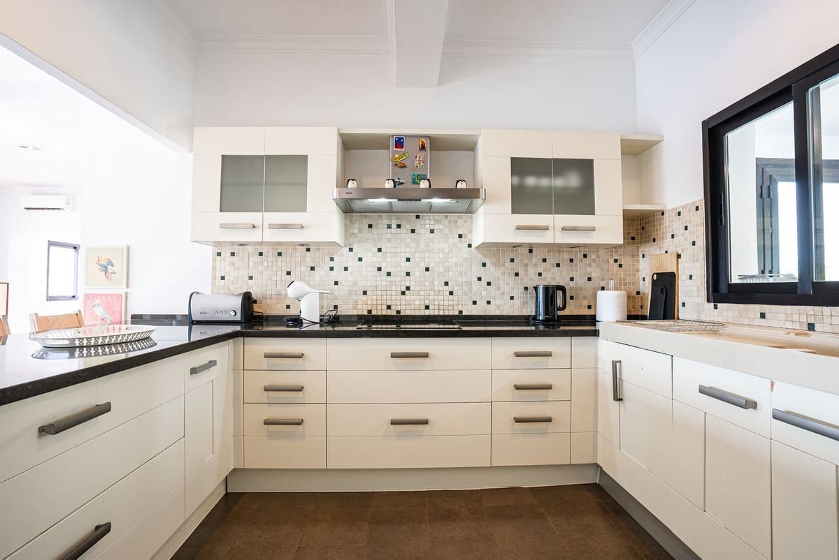 4 soveværelse Villa til salg i Istan med swimmingpool garage - € 890.000 (Ref: 10134300)