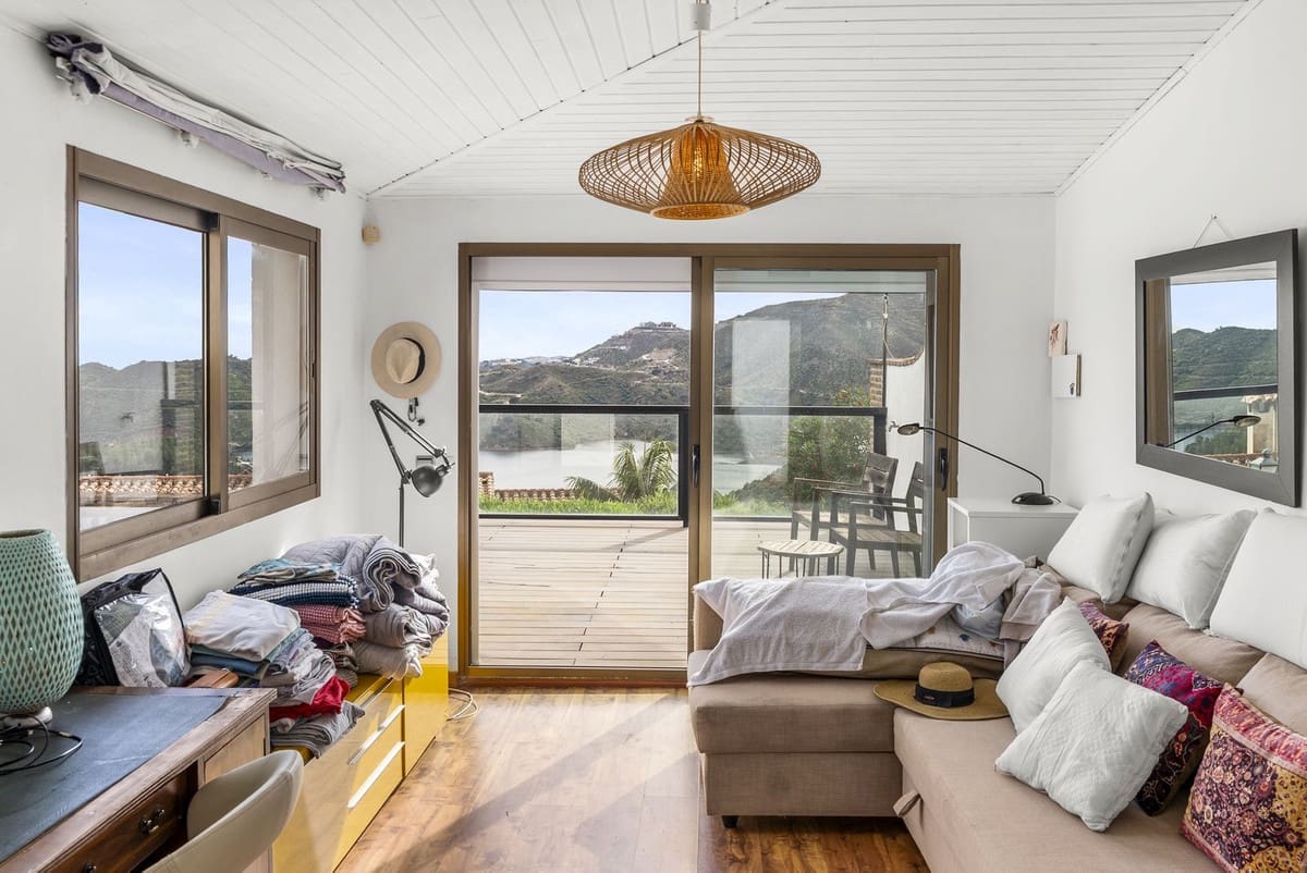 4 soveværelse Villa til salg i Istan med swimmingpool garage - € 890.000 (Ref: 10134300)