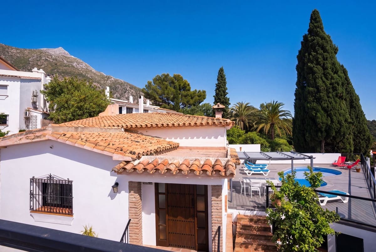4 soveværelse Villa til salg i Istan med swimmingpool garage - € 890.000 (Ref: 10134300)