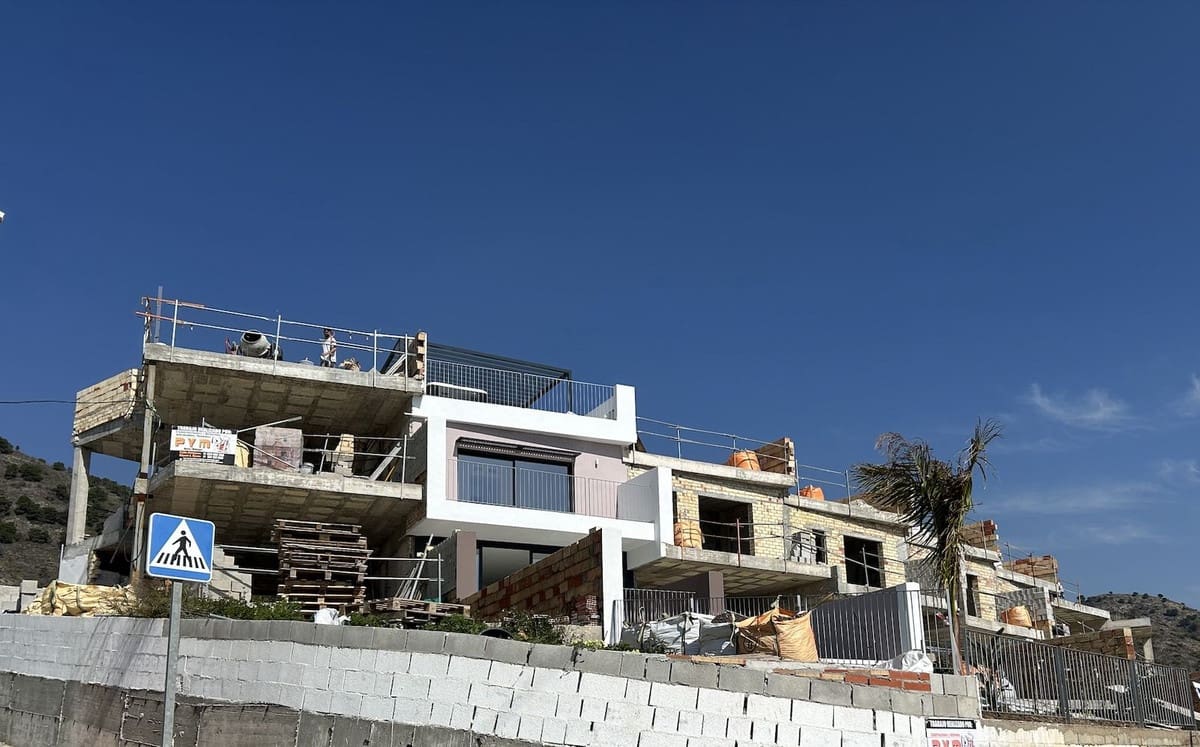 3 chambre Maison de Ville à vendre à Nerja avec piscine garage - 775 000 € (Ref: 10134308)
