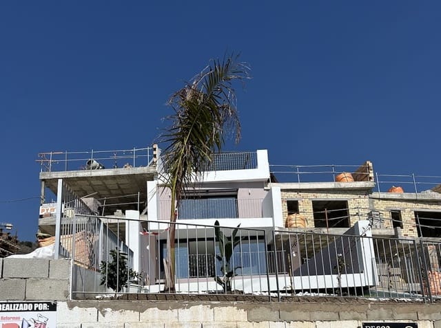 3 chambre Maison de Ville à vendre à Capistrano, Nerja avec piscine garage - 775 000 € (Ref: 10134308)