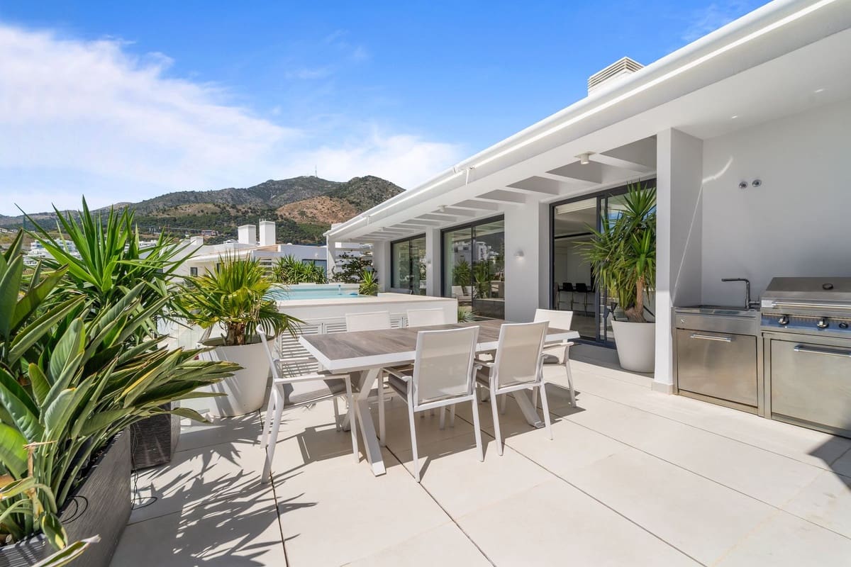 3 soveværelse Lejlighed til salg i Fuengirola med swimmingpool garage - € 1.285.000 (Ref: 10134336)