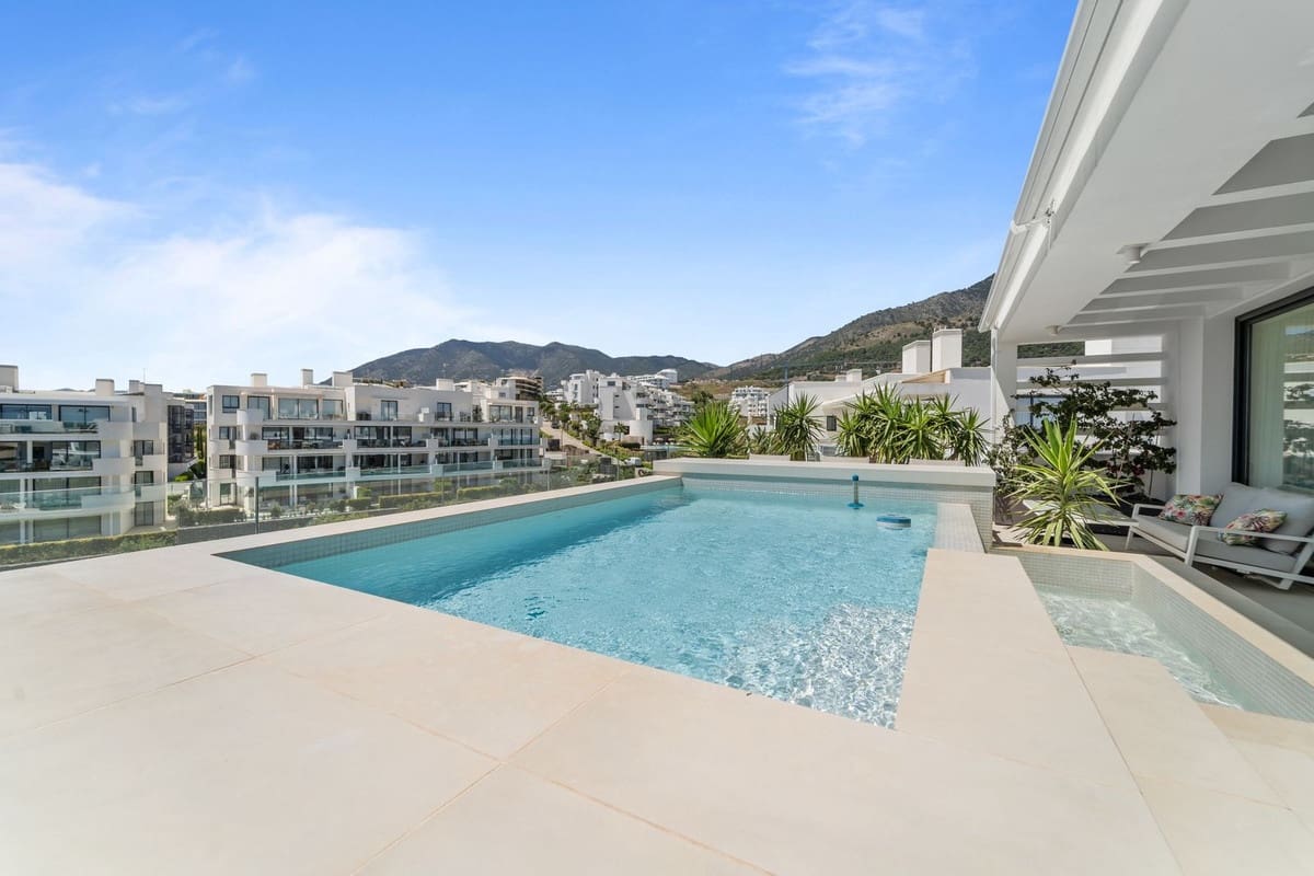 3 soveværelse Lejlighed til salg i Fuengirola med swimmingpool garage - € 1.285.000 (Ref: 10134336)