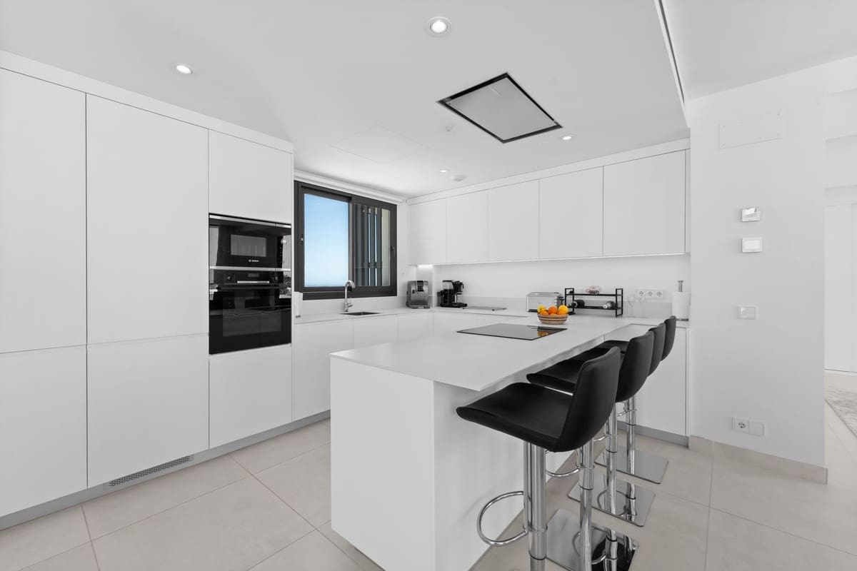 3 soveværelse Lejlighed til salg i Fuengirola med swimmingpool garage - € 1.285.000 (Ref: 10134336)