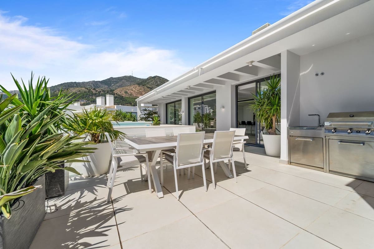 3 soveværelse Lejlighed til salg i Fuengirola med swimmingpool garage - € 1.285.000 (Ref: 10134336)