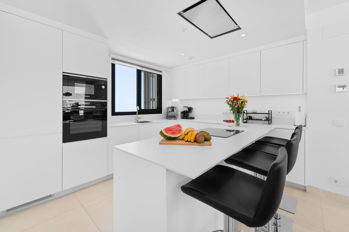 3 soveværelse Lejlighed til salg i Fuengirola med swimmingpool garage - € 1.285.000 (Ref: 10134336)