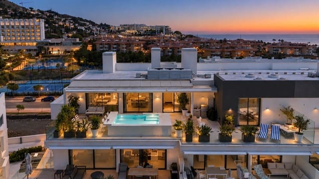 Apartamento de 3 habitaciones en Torreblanca, Fuengirola en venta con piscina garaje - 1.285.000 € (Ref: 10134336)